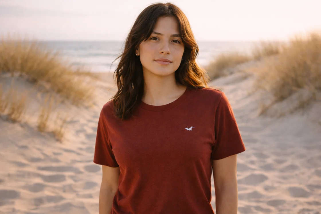 Купить качественную футболку женскую: бургунди и белый цвет, летний отдых у моря