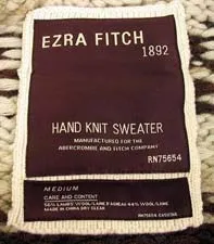 Фирменная нашивка на одежде Ezra Fitch