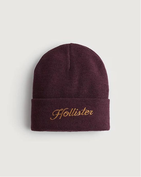 Moscow USA предлагает вам купить мужскую шапку Hollister бордового цвета с фирменной золотой нашивкой. Модель 06489. Доставка по России, Москве и области, самовывоз.