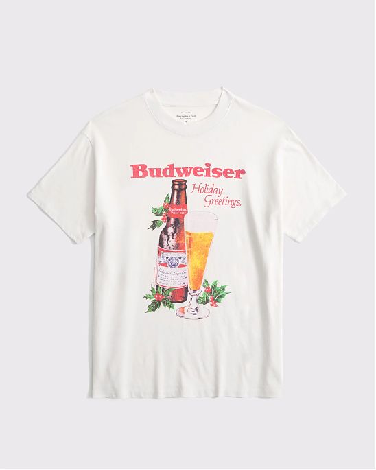 Женская футболка оверсайз бежевого цвета Abercrombie & Fitch бежевого цвета с графикой Budweiser. Модель 07857. Подробное описание и цена товара. Бесплатная доставка по России, Москве и Области от Moscow USA