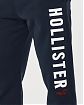 Moscow USA предлагает Вам купить классические прямые спортивные штаны Hollister темно-синего цвета с фирменной нашитой графикой. Модель 07039. Доставка по России, Москве и области, самовывоз.