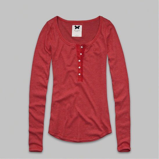 Женская футболка с длинным рукавом Gylli Hicks красного цвета на пуговицах и красным логотипом. Модель 00520. Доставка по России, Москве и Области от Moscow USA