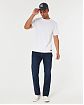Moscow USA предлагает вам купить джинсы Hollister Straight Jeans темно-синего цвета с небольшими потертостями. Модель 07590. Доставка по России, Москве и области, самовывоз.