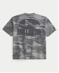 Мужская футболка Hollister серого камуфляжного цвета с логотипом на груди и спине. Оригинальная модель 08211, бесплатная доставка и примерка по России.