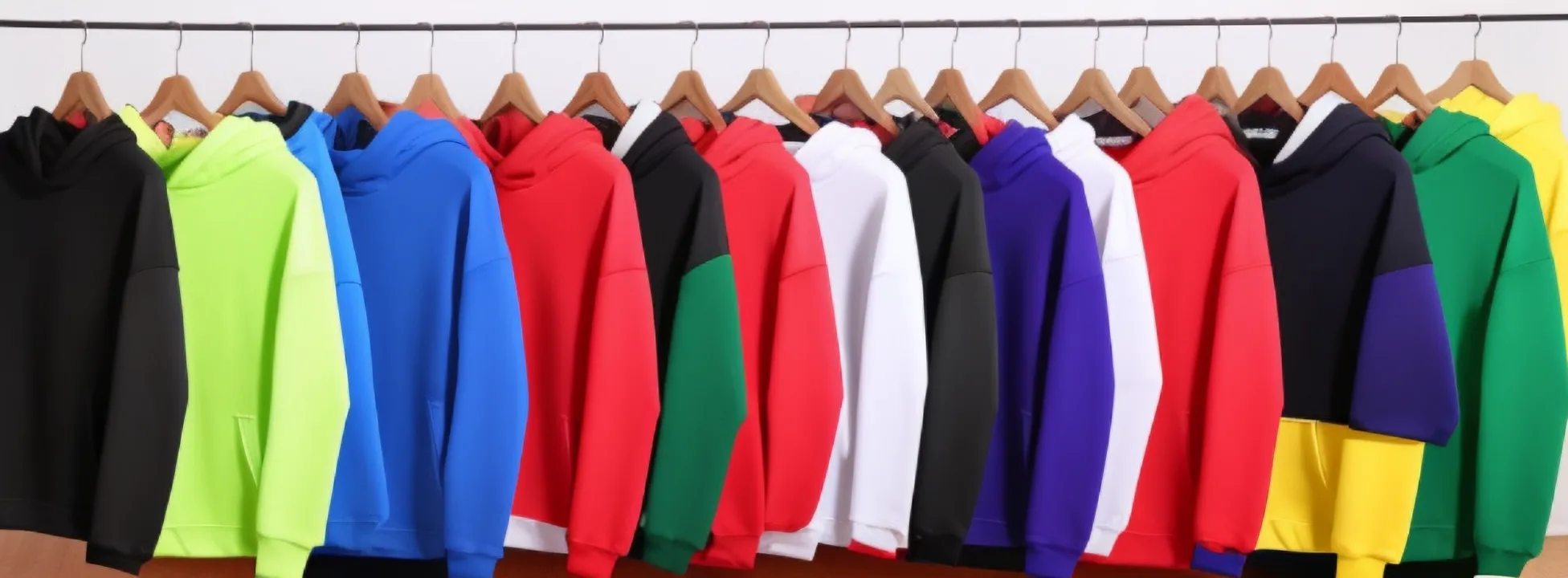 Натуральная одежда Abercrombie Fitch в розничном магазине